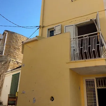 Giallo Storico Casa * Siculiana